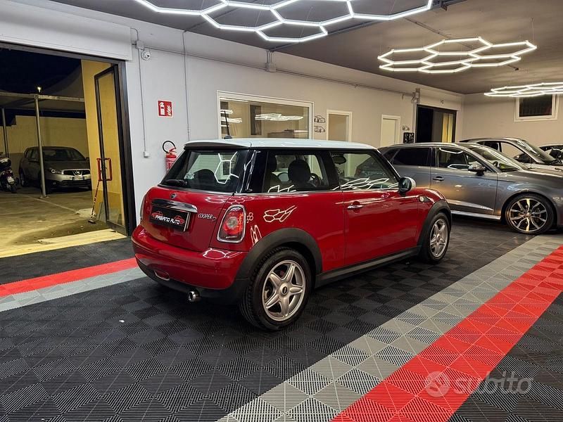 Usata Mini Cooper D 110 CV (80 kW) 2009 Rosso Utilitaria
