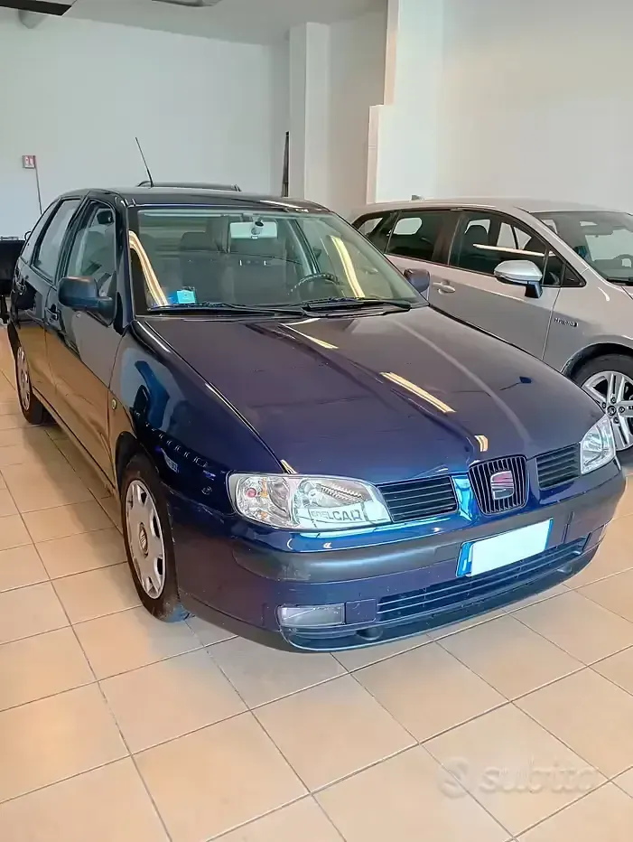 Usata Seat Ibiza 60 CV (44 kW) 2001 Blu met. Utilitaria