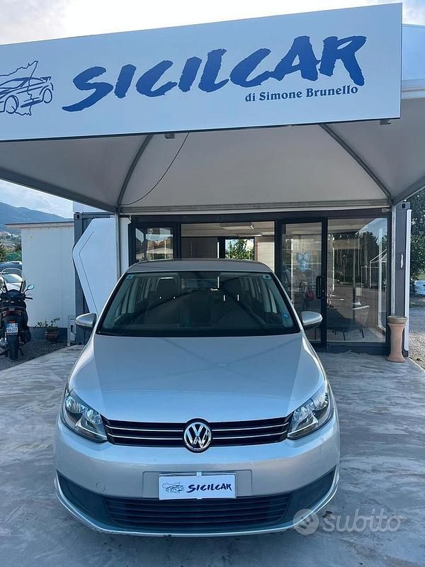 Grigio Usata 2012 VW Touran Comfortline Monovolume | 7000 € (Buon prezzo) - Immagine 1/4