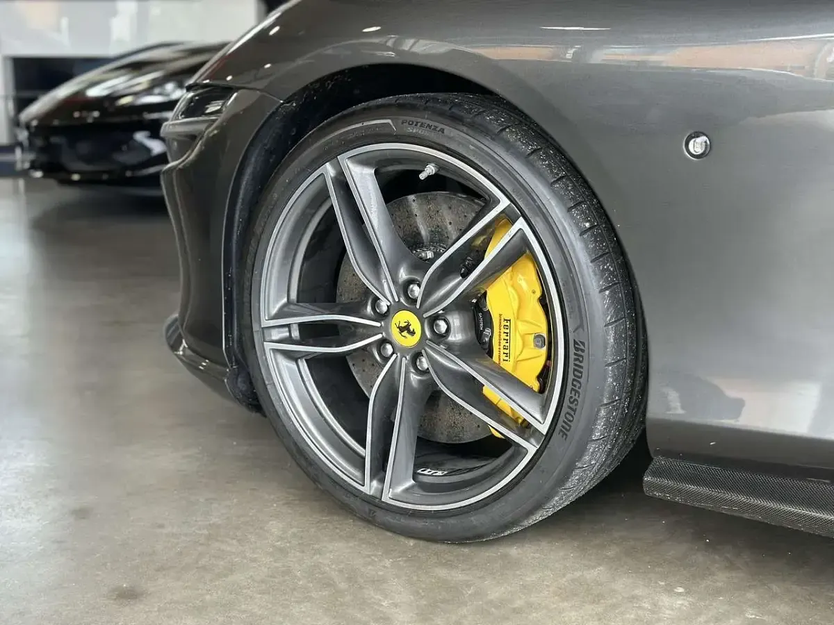 Usata Ferrari Roma 620 CV (456 kW) 2022 Grigio Coupé