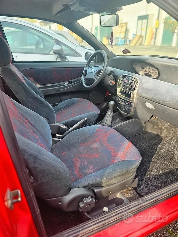 Usata Lancia Ypsilon 85 CV (62 kW) 1999 Rosso Utilitaria