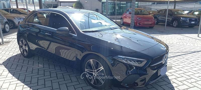 Nero Usata 2023 Mercedes A160 Advanced Tre volumi | 33.500 € (Molto cara) - Immagine 1/4