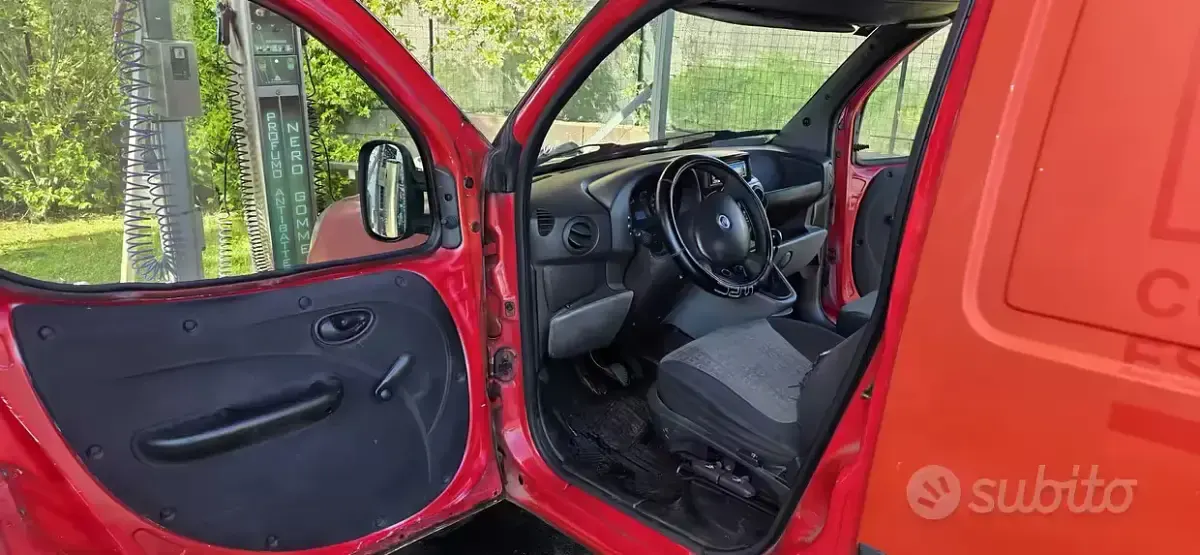 Usata Fiat Doblò 75 CV (55 kW) 2005 Rosso Monovolume