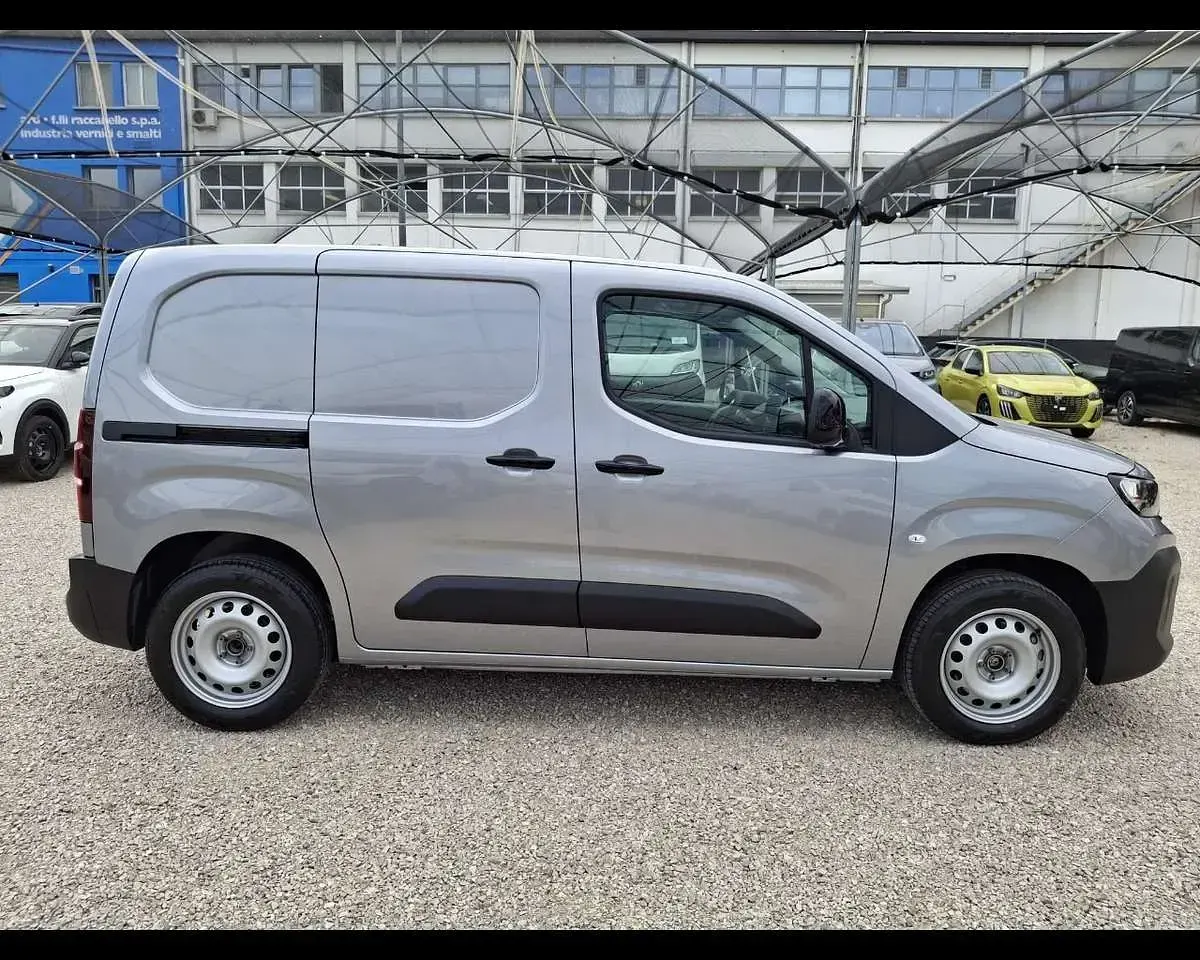 Uusi Peugeot Partner 131 HP (96 kW) 2026 Harmaa Tila-auto