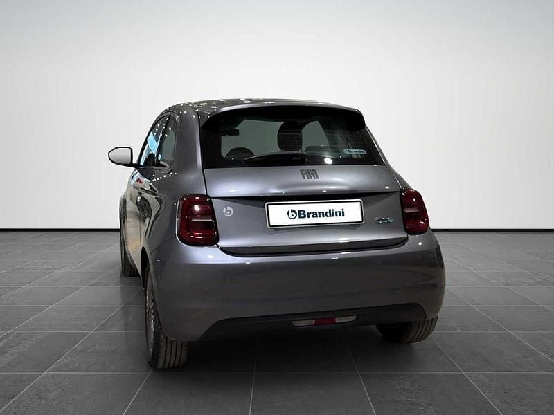 Usata Fiat 500e La Prima 85 kW (116 CV) 2022 Grigio Utilitaria