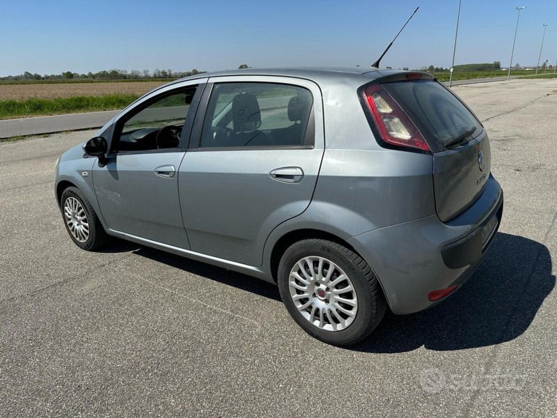 Usata Fiat Punto 69 CV (50 kW) 2011 Utilitaria