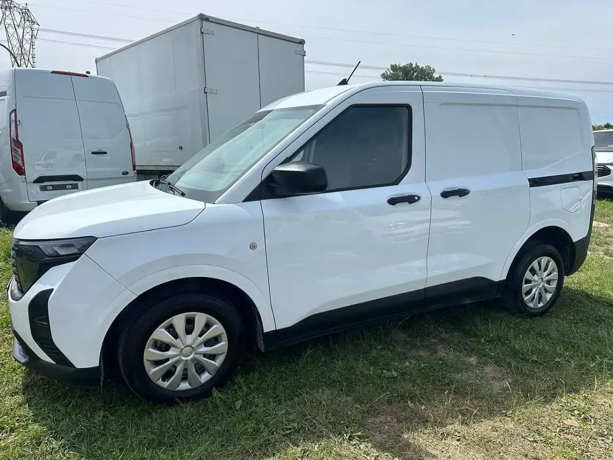 Usata Ford Transit 101 CV (74 kW) 2024 Frozen white Furgone