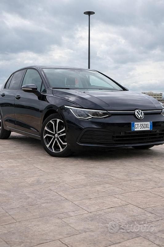Second-hand VW Golf VII Style 150 CP (110 kW) 2021 Negru Hatchback