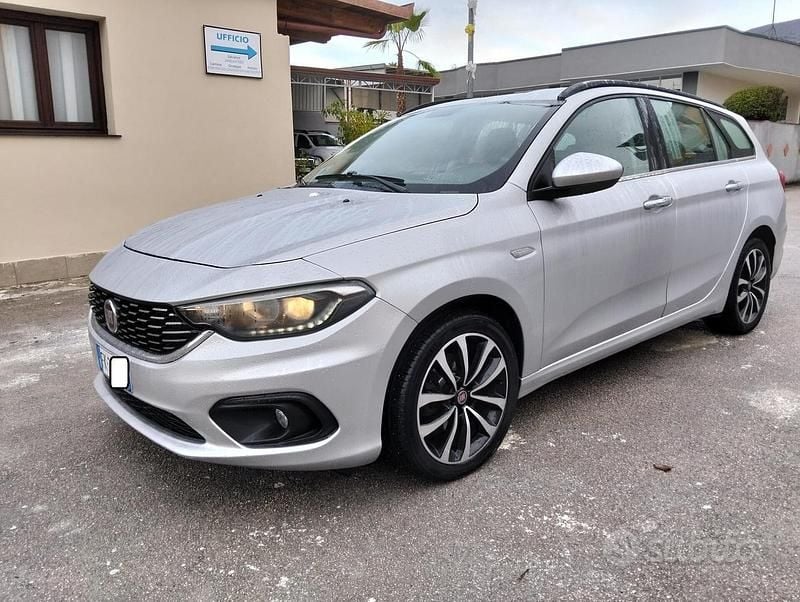 Grigio Usata 2017 Fiat Tipo Lounge Station wagon | 8300 € (Buon prezzo) - Immagine 1/4