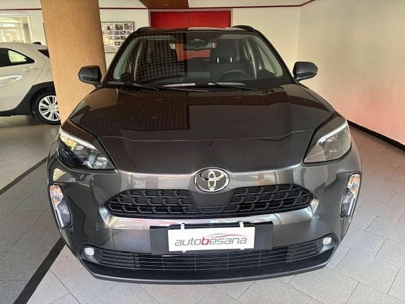 Neu Toyota Yaris Cross Active 92 PS (67 kW) 2026 Grau SUV