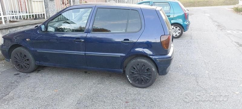 Usata VW Polo Comfortline 60 CV (44 kW) 1999 Blu Utilitaria