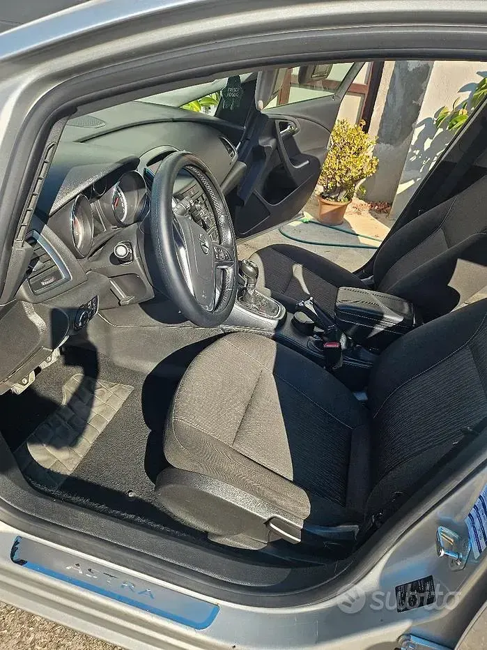 Usata Opel Astra 110 CV (80 kW) 2013 Grigio Station wagon
