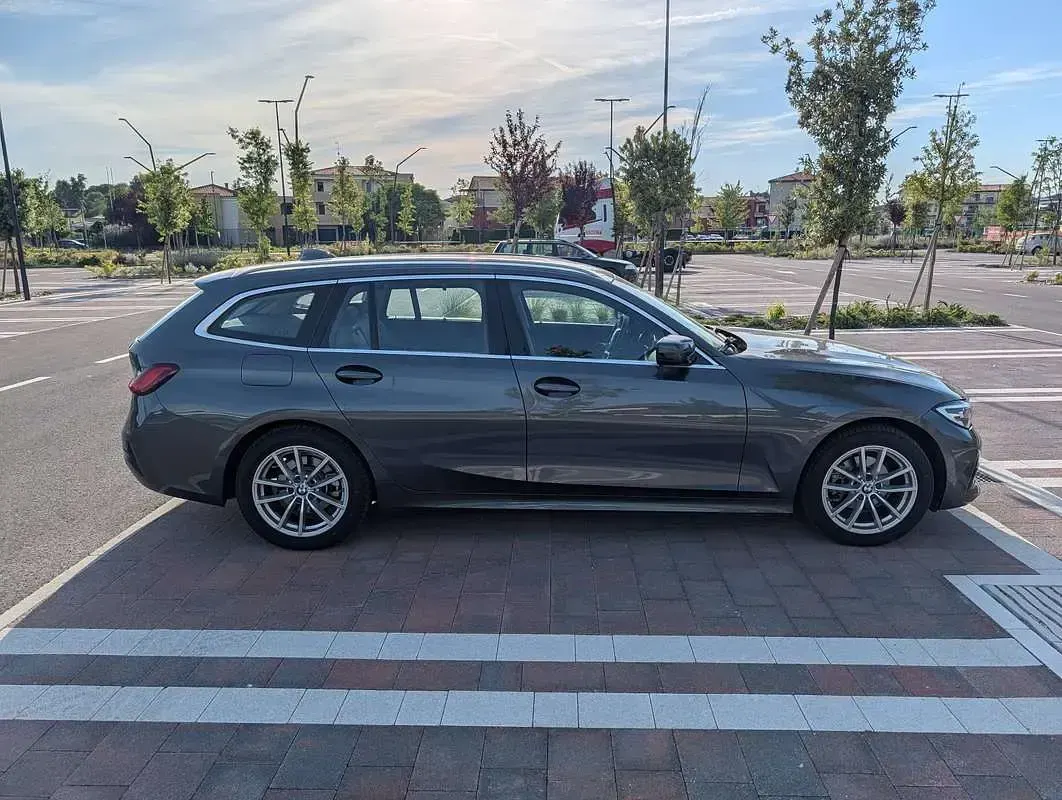 Usata BMW 318 Advantage 150 CV (110 kW) 2021 Grigio Station wagon