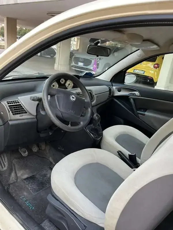 Usata Lancia Ypsilon 69 CV (50 kW) 2004 Beige Utilitaria