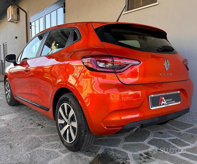 Usata Renault Clio V Life 67 CV (49 kW) 2023 Marrone Berlina