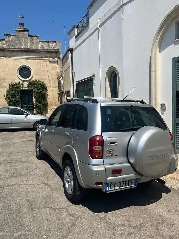 Usata Toyota RAV4 116 CV (85 kW) 2005 Grigio SUV