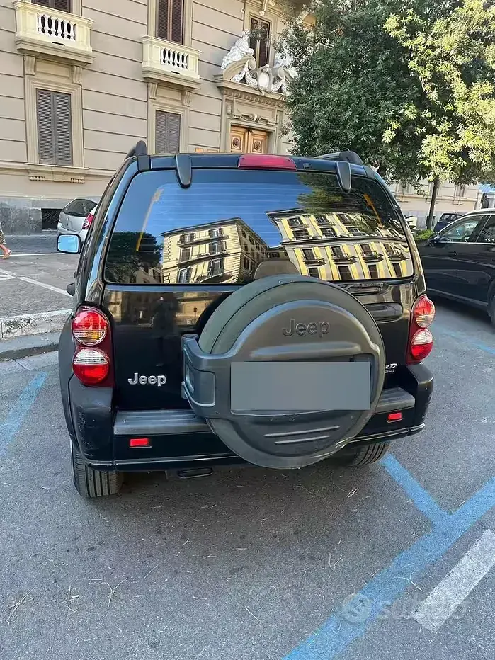 Usata Jeep Cherokee 163 CV (119 kW) 2005 Nero SUV