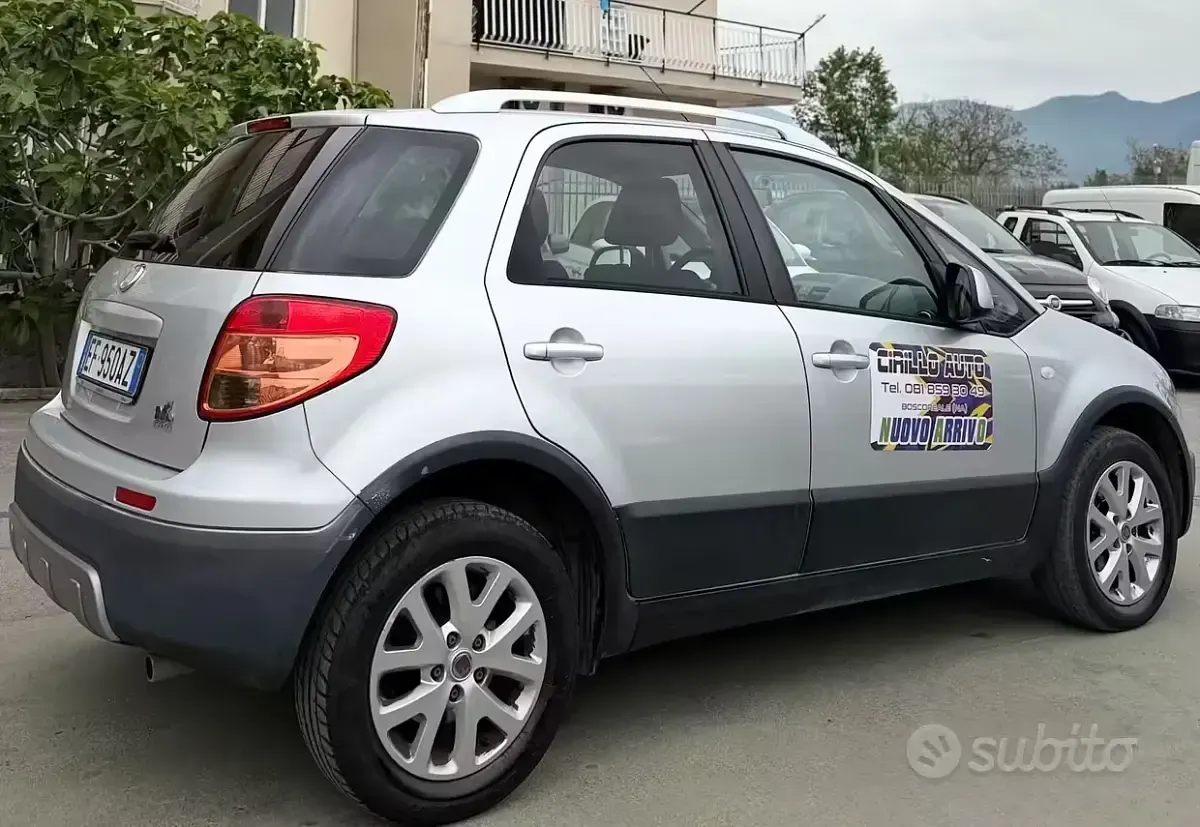 Usata Fiat Sedici 135 CV (99 kW) 2010 Grigio SUV
