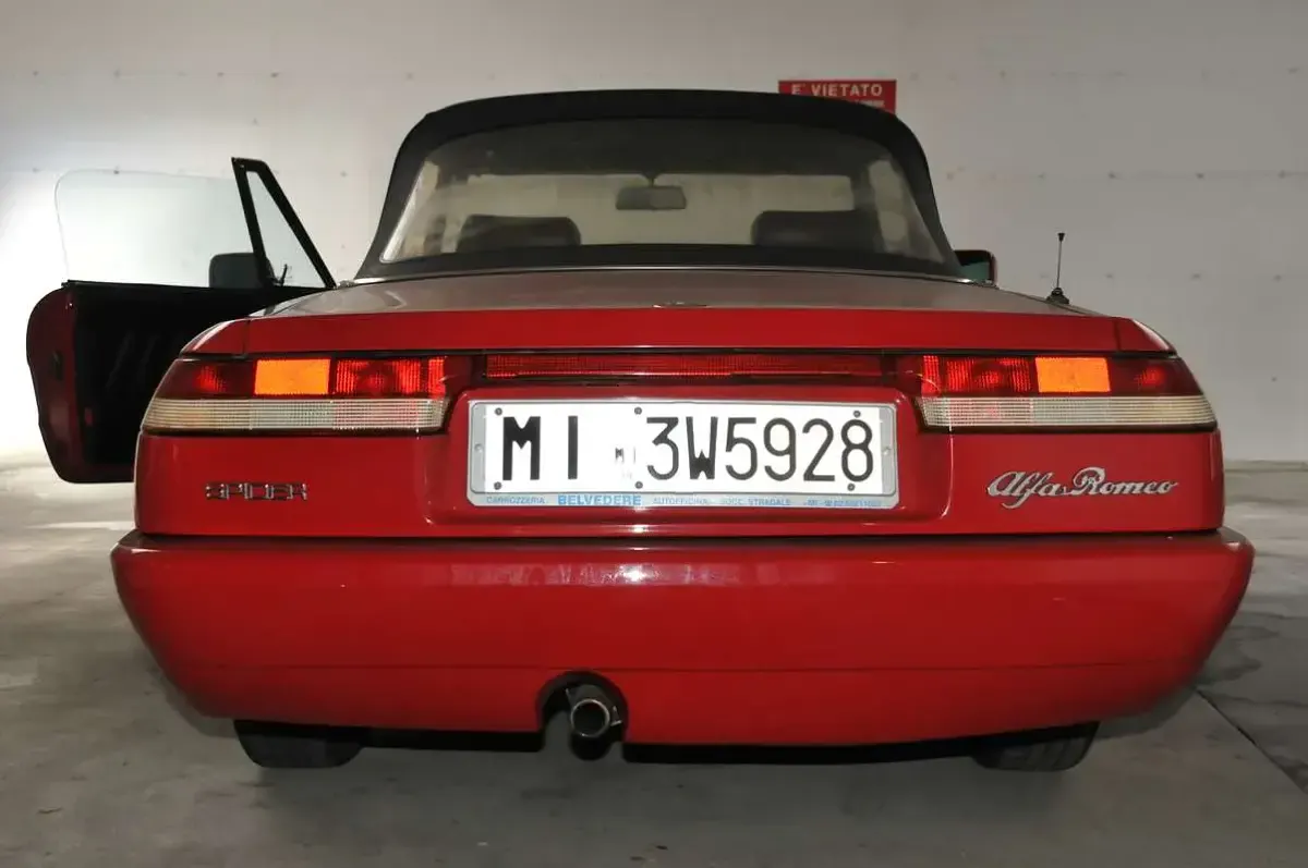 Usata Alfa Romeo Spider 106 CV (77 kW) 1992 Rosso Cabrio