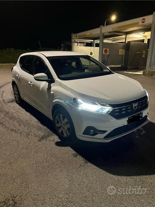 Bianco Usata 2022 Dacia Sandero Comfort Due volumi | 11.000 € (Buon prezzo) - Immagine 1/4