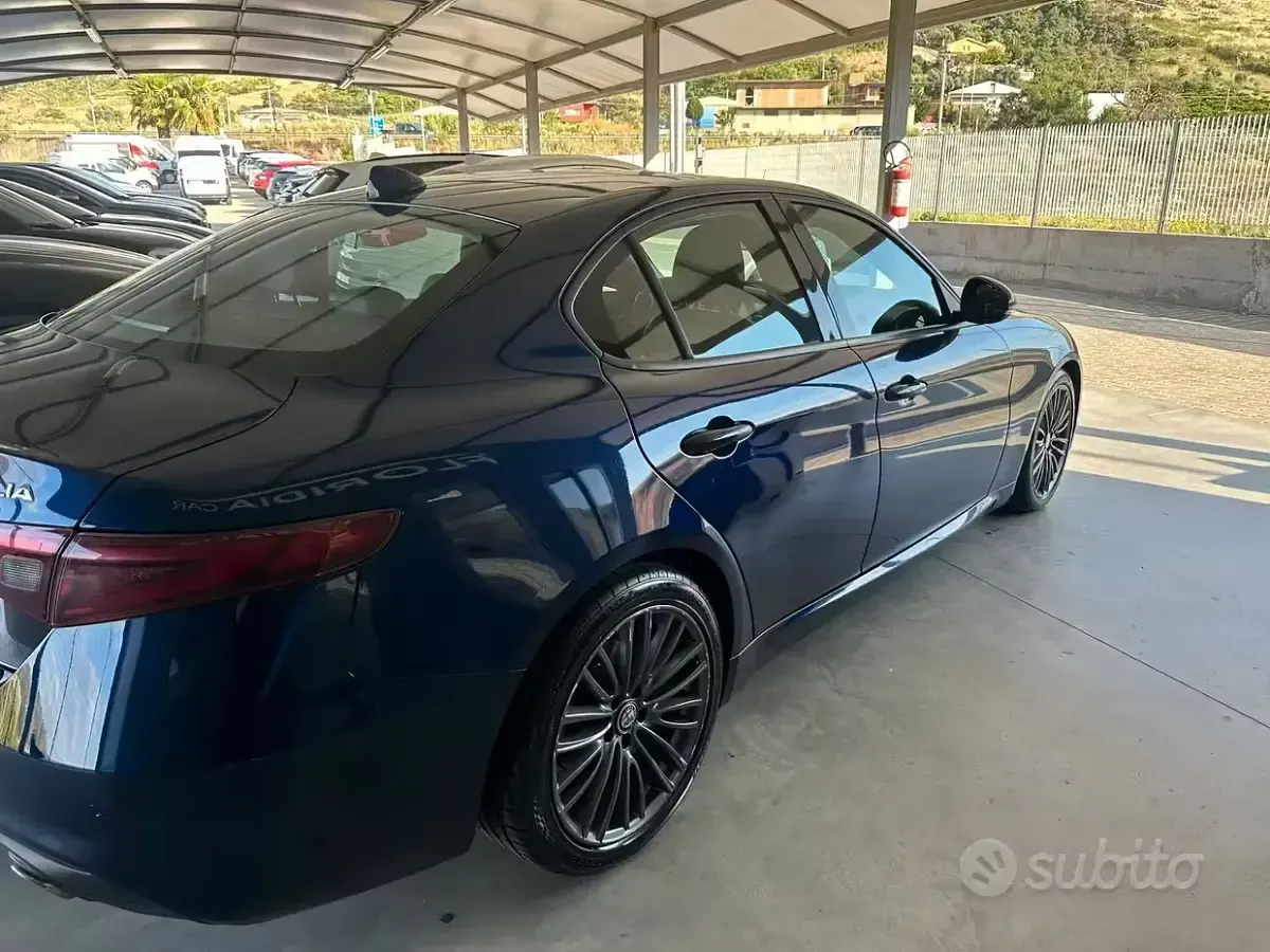 Usata Alfa Romeo Giulia Super 180 CV (132 kW) 2017 Blu Berlina