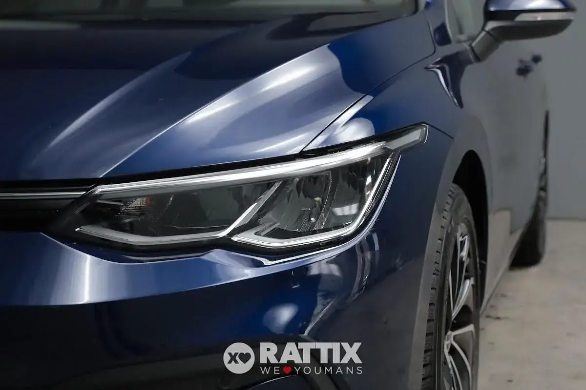 Usata VW Golf VIII Life 110 CV (80 kW) 2023 Blu Berlina