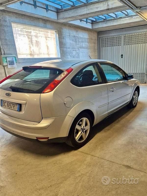 Usata Ford Focus 115 CV (84 kW) 2006 Grigio Coupé