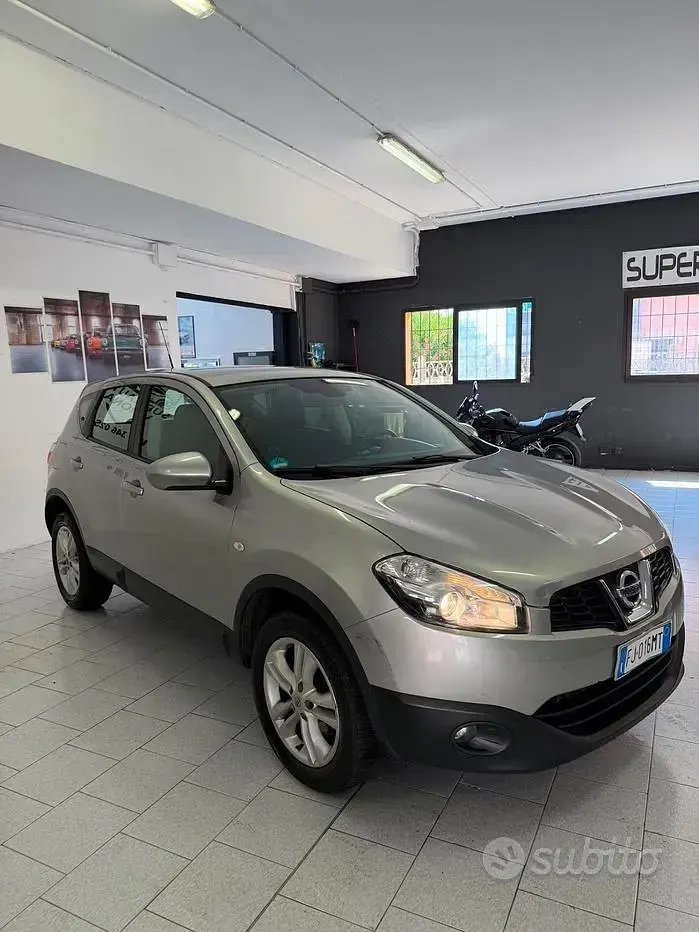 Usata Nissan Qashqai Tekna 131 CV (96 kW) 2013 Grigio SUV