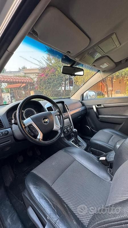 Usata Chevrolet Captiva 150 CV (110 kW) 2009 Grigio SUV