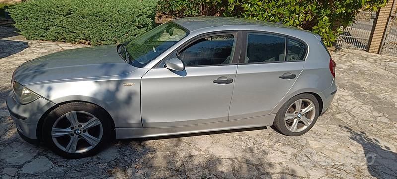 Usata BMW 118 122 CV (89 kW) 2006 Grigio Utilitaria