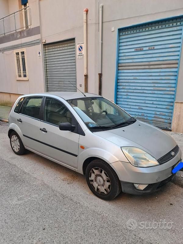 Usata Ford Fiesta 2003 Grigio Utilitaria