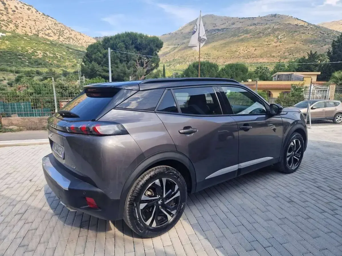 Usata Peugeot 2008 GT 131 CV (96 kW) 2023 Grigio SUV