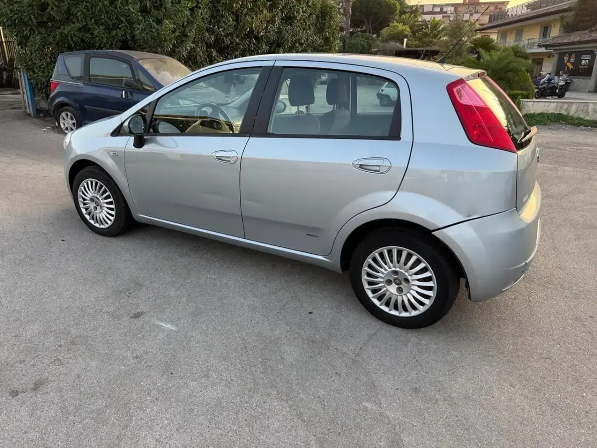 Usata Fiat Grande Punto Active 65 CV (47 kW) 2008 Argento Utilitaria
