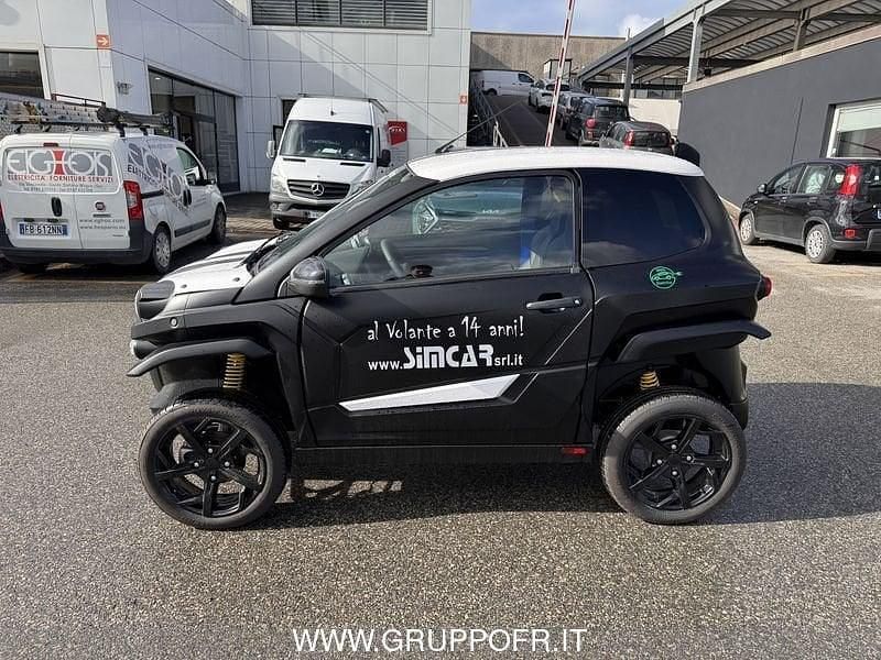 Nuova Aixam e-Scouty 2026 Bianco / tetto nero Utilitaria