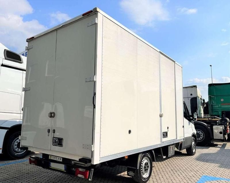 Usata Iveco Daily 136 CV (100 kW) 2018 Bianco Furgone