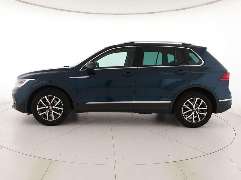 Usata VW Tiguan Life 150 CV (110 kW) 2022 Nightshade blue metallizzato SUV