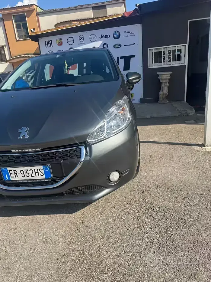 Usata Peugeot 208 Access 68 CV (50 kW) 2013 Grigio Utilitaria