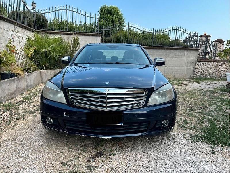 Blu Usata 2008 Mercedes C220 Elegance Tre volumi | 4000 € (Buon prezzo) - Immagine 1/4