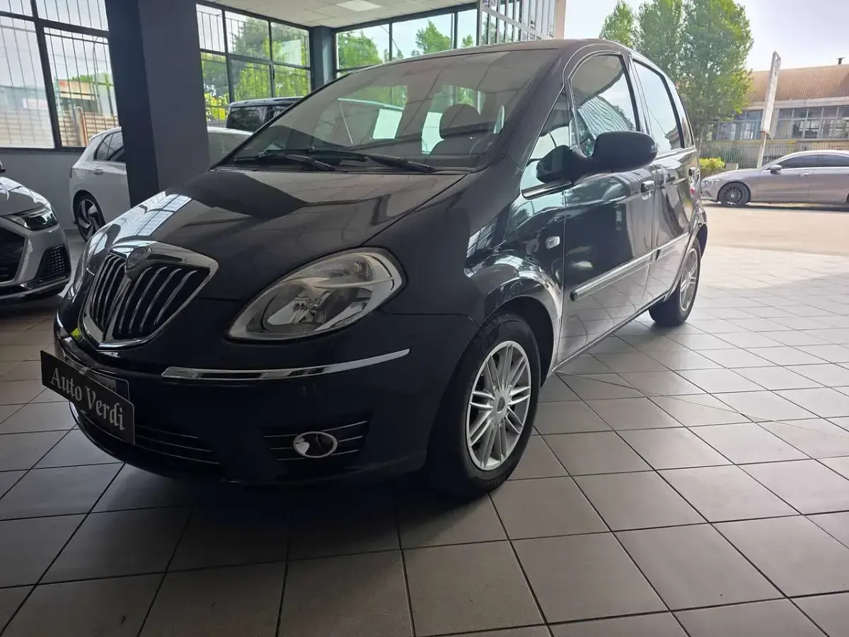 Usata Lancia Musa 92 CV (67 kW) 2011 Grigio Monovolume