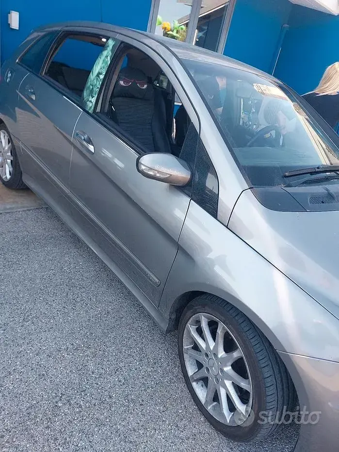 Usata Mercedes B200 140 CV (102 kW) 2006 Monovolume