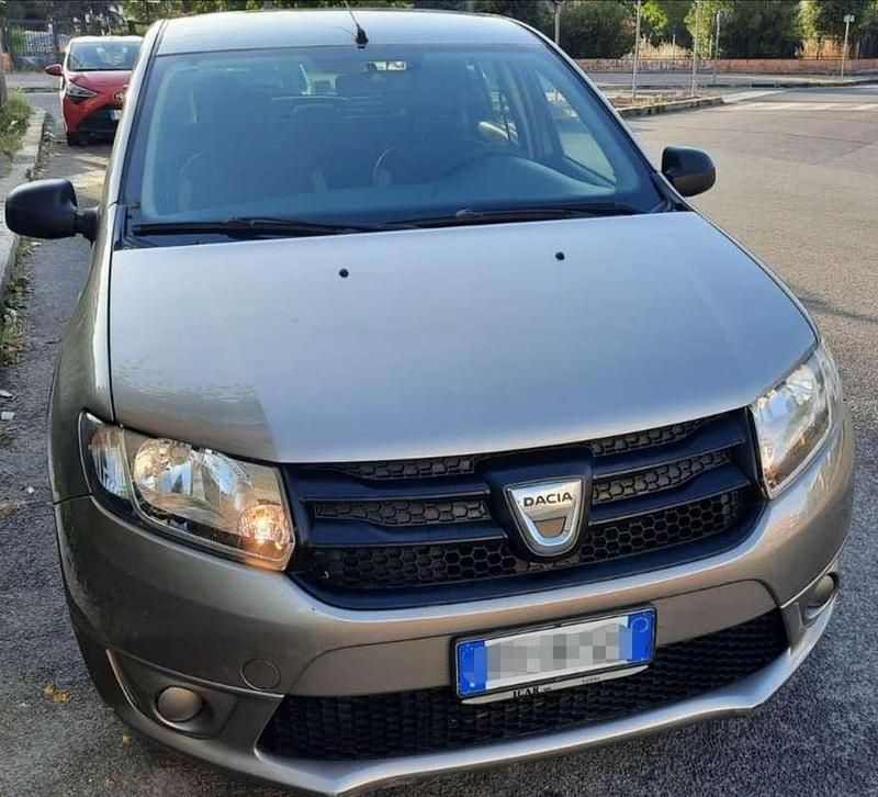 Usata Dacia Sandero 75 CV (55 kW) 2013 Bronzo Berlina