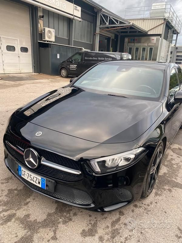 Nero Usata 2021 Mercedes A180 Edition Tre volumi | 22.900 € (Buon prezzo) - Immagine 1/4