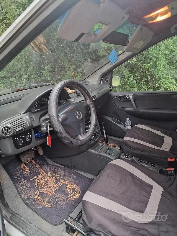 Usata Mercedes Vaneo 91 CV (66 kW) 2003 Grigio Monovolume