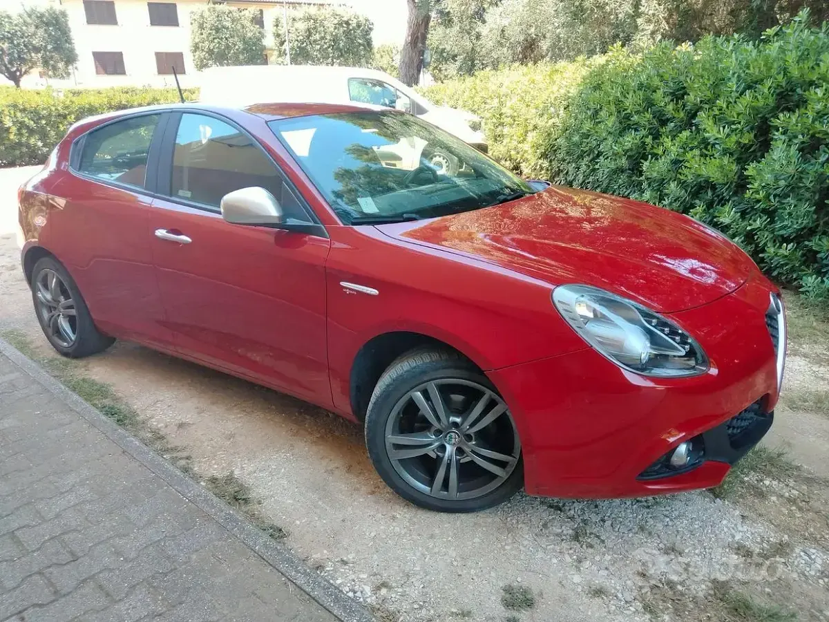 Usata Alfa Romeo Giulietta 120 CV (88 kW) 2017 Rosso Utilitaria