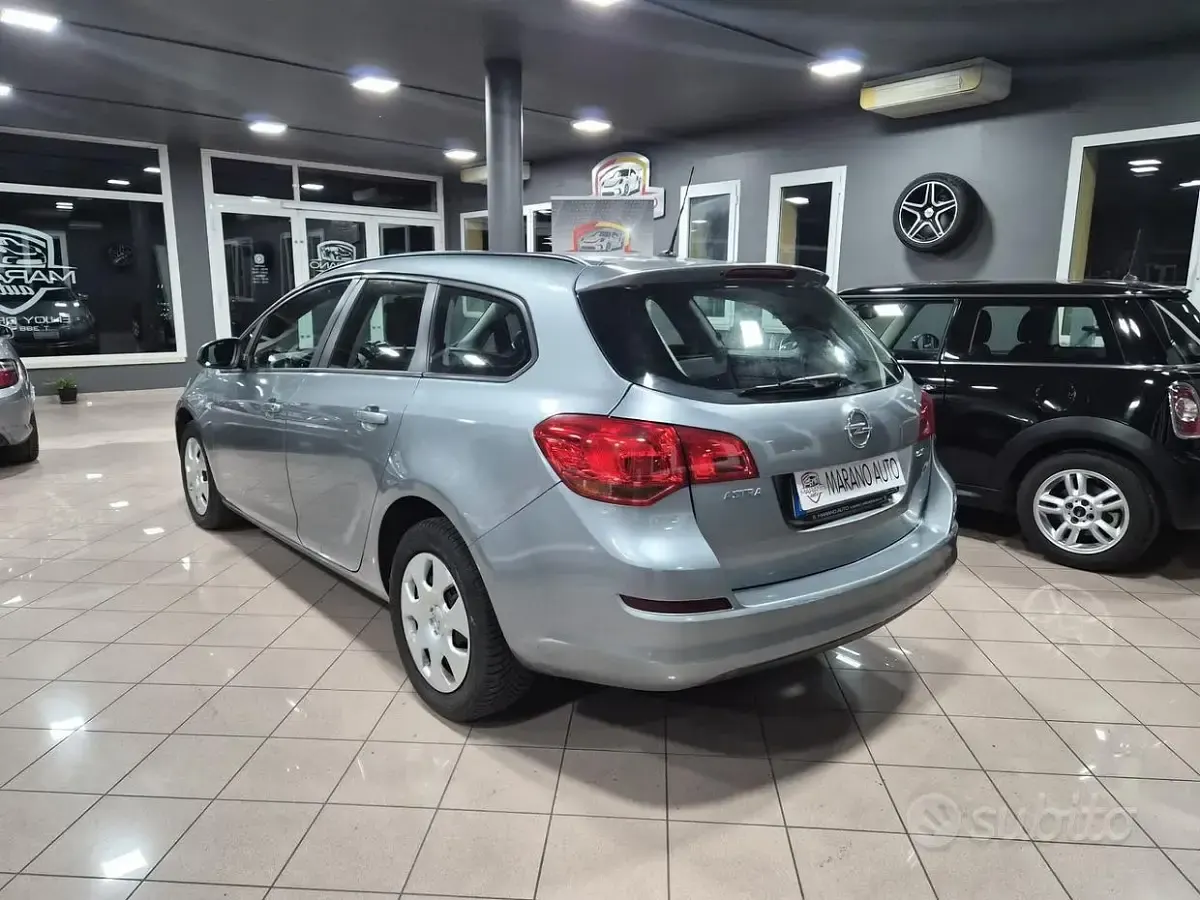 Usata Opel Astra 110 CV (80 kW) 2012 Grigio Station wagon