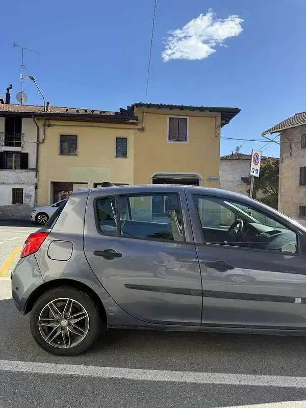 Usata Renault Clio II 75 CV (55 kW) 2007 Berlina