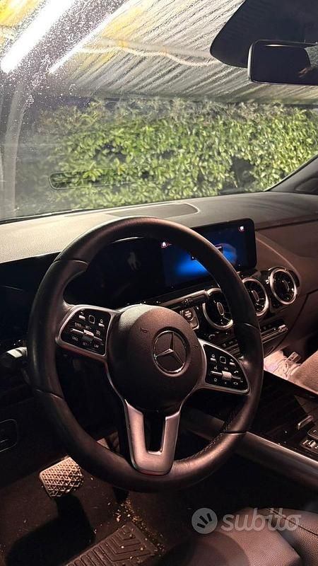 Begagnad Mercedes GLA180 109 HK (80 kW) 2020 Svart SUV