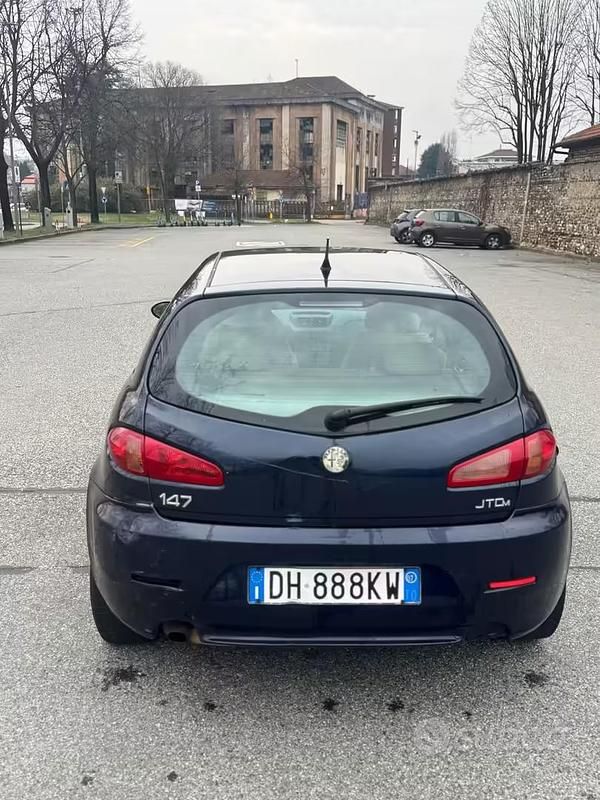 Usata Alfa Romeo 147 120 CV (88 kW) 2007 Blu Utilitaria