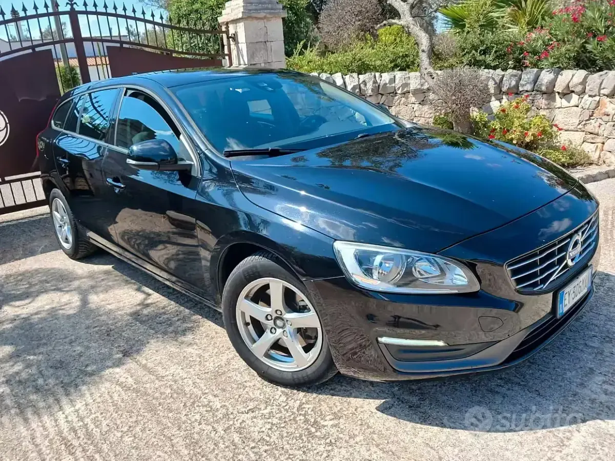 Usata Volvo V60 115 CV (84 kW) 2015 Nero Station wagon
