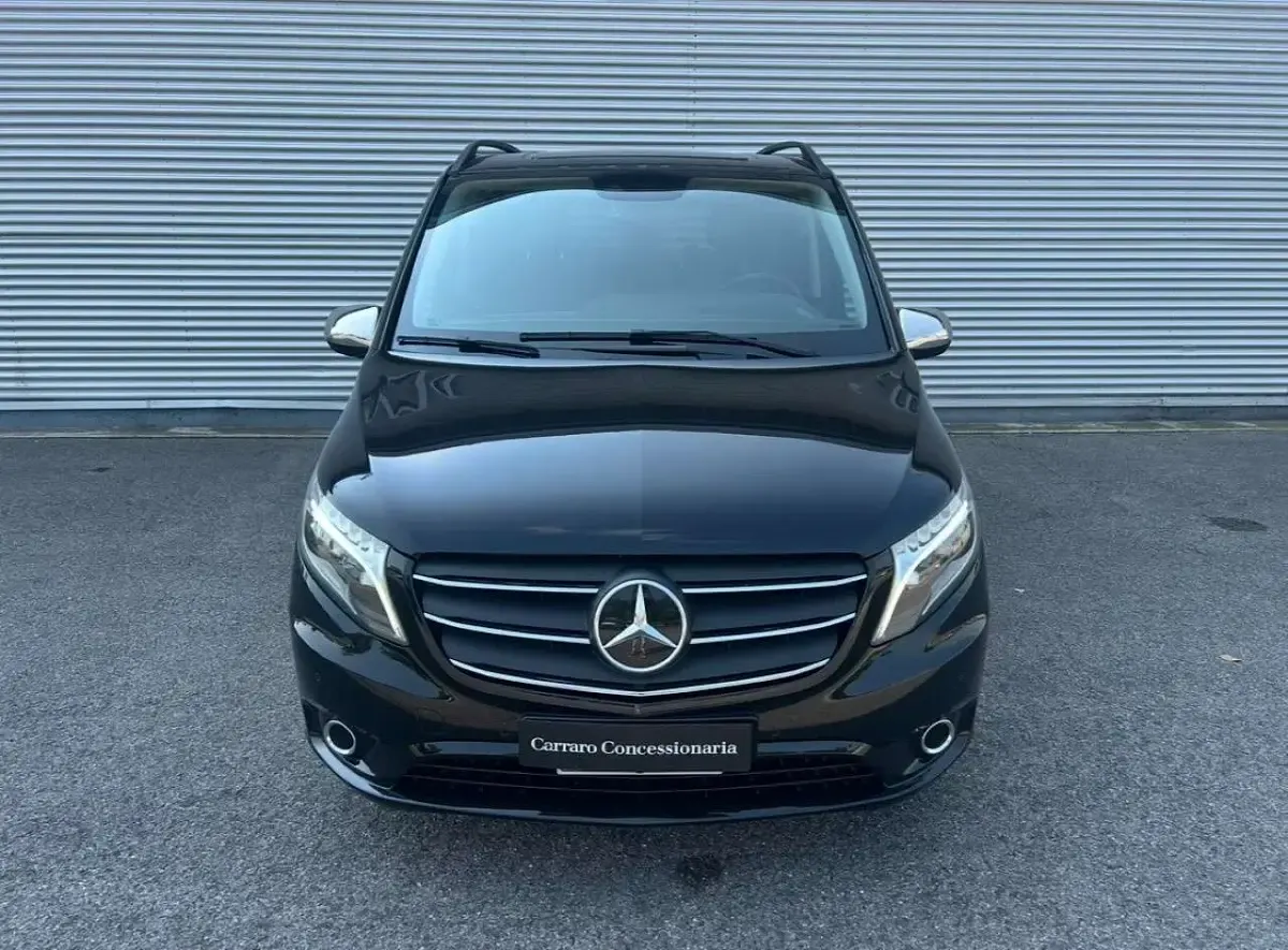 Usata Mercedes Vito 190 CV (139 kW) 2023 Nero metallizzato Furgone